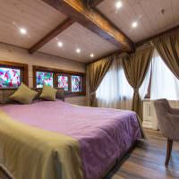 Сочетание фиолетового и коричневого цветов в интерьере спальни