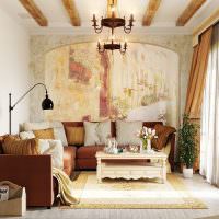интерьер гостиной с фресками на стене