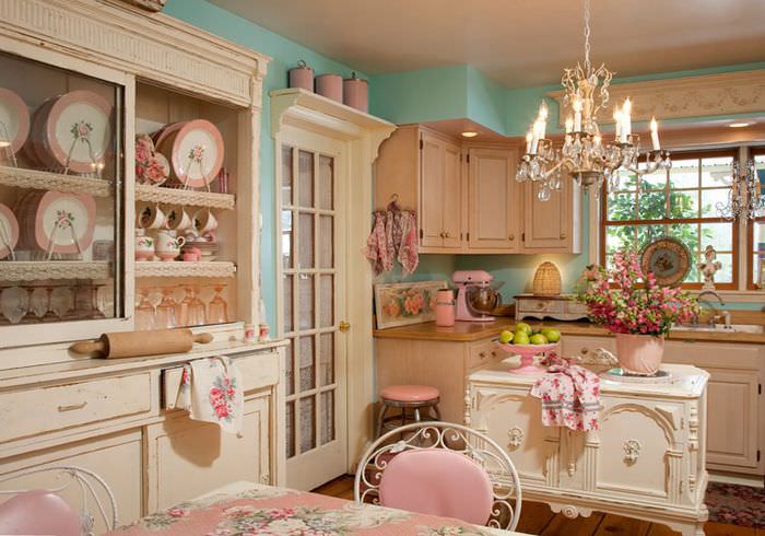 Розовая кухня в стиле прованс