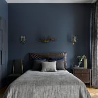 Дизайн спальной комнаты в серо-синих тонах