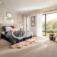 Дизайн спальни с панорамным окном в частном доме
