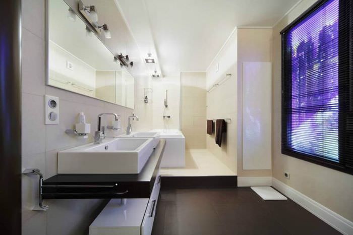 Окно в дизайне современной ванной комнаты