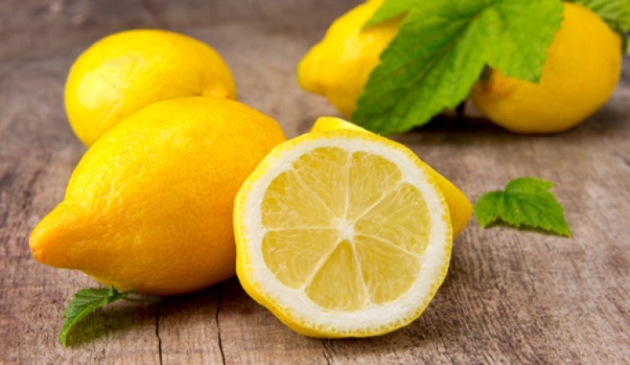 Лимон для чистки холодильника.