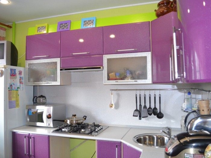 Зелено-фиолетовая кухня.