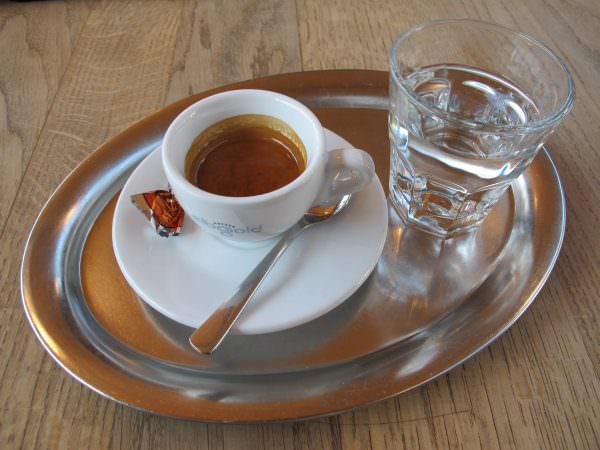 Ristretto este folosit pentru a face băuturi ușoare și foarte gustoase, care sunt de fapt lipsite de cofeină.