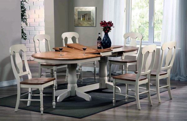 В категорию самой практичной кухонной мебели можно отнести обеденные столы из опилочной «халвы» или фанеры, декорированной ламинированным покрытием.