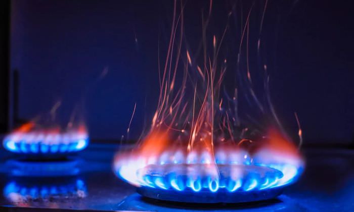 Почему природный газ горит красным, оранжевым или желтым