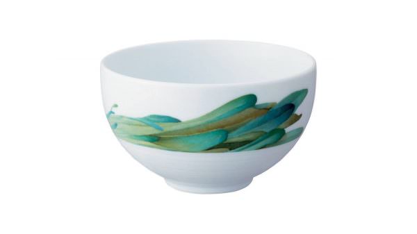 Фарфоровая или стеклянная посуда с рисунками или орнаментами содержит металлы в составе краски. 