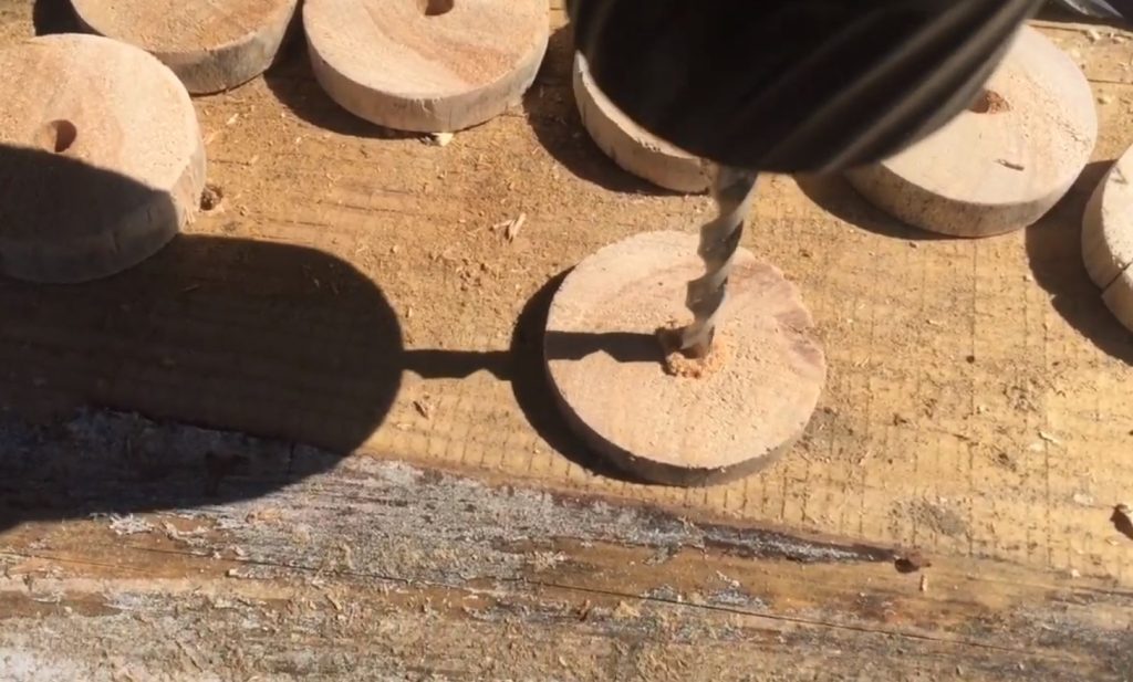 Сверло в колесе для деревянной поделки
